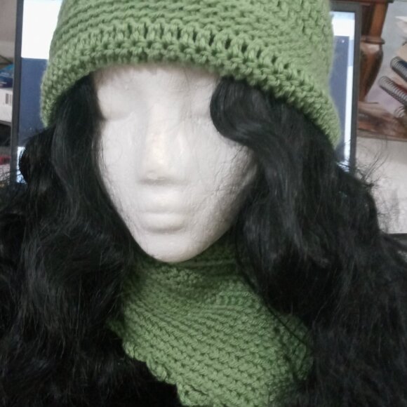 BEENIE & NECK SCARF SET - Picture 3 of 4
